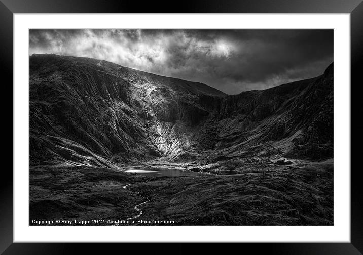 Cwn idwal sunburst Framed Mounted Print by Rory Trappe