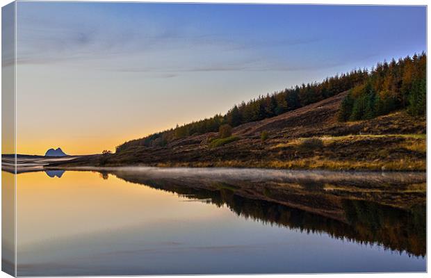 Suilven Sunset across Loch Craggie Scotland Canvas Print by Derek Beattie