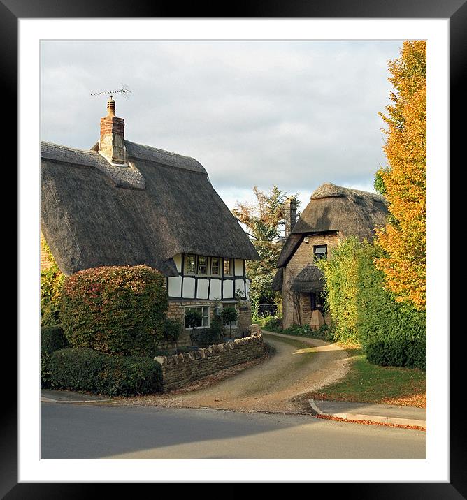 COTSWOLD COTTAGES. Framed Mounted Print by malcolm fish