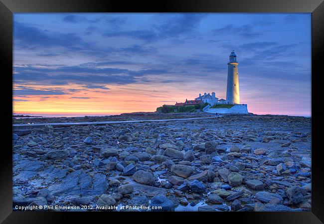 St Marys Lighthouse at Sunset Framed Print by Phil Emmerson