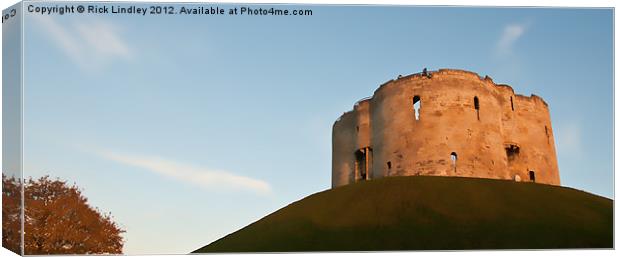 Clifford tower Canvas Print by Rick Lindley