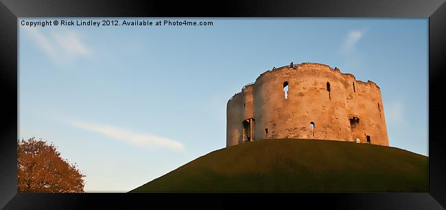 Clifford tower Framed Print by Rick Lindley