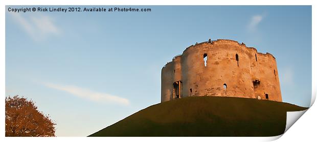 Clifford tower Print by Rick Lindley