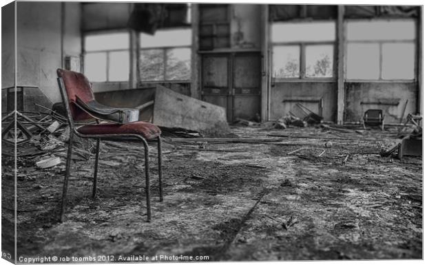 THE RED CHAIR Canvas Print by Rob Toombs