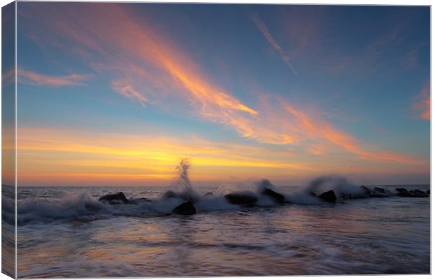 Happisburgh Sunrise Canvas Print by Simon Wrigglesworth