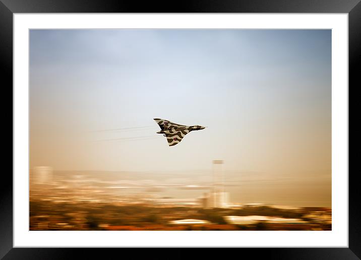 The mighty Vulcan. Framed Mounted Print by David Saunders