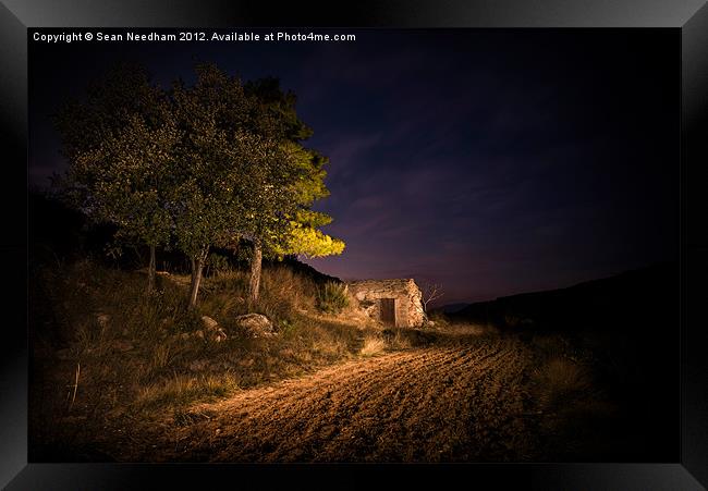 Shed in a field. Framed Print by Sean Needham