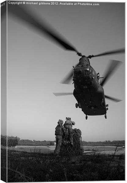 chinook helicopter Canvas Print by mick gibbons