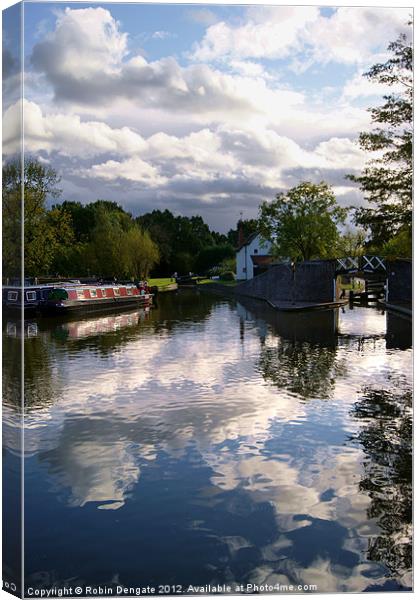 Kingswood Junction, Stratford-upon-Avon Canal Canvas Print by Robin Dengate
