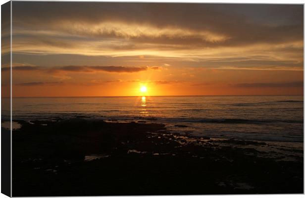 Pacific Sunset  Canvas Print by Tim Duck
