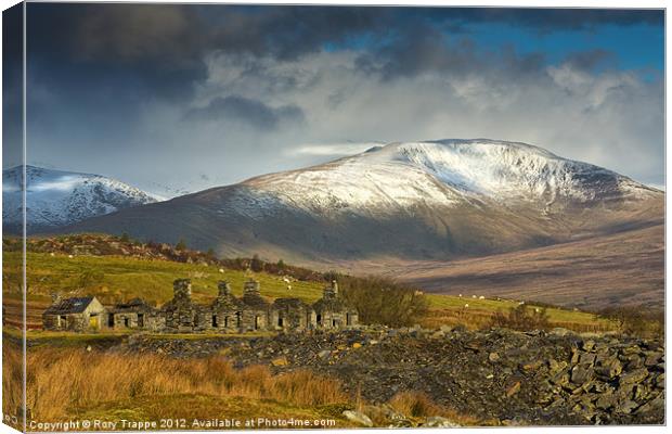 Capel Curig quarry cottages Canvas Print by Rory Trappe