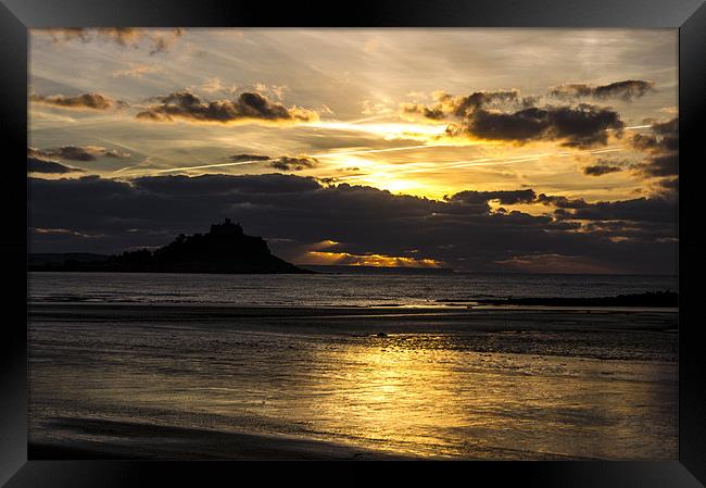 st michaels mount Framed Print by keith sutton