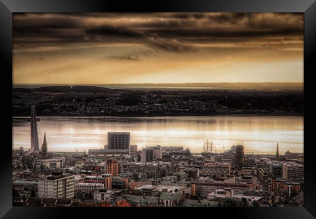 City of Dundee Framed Print by Fiona Messenger