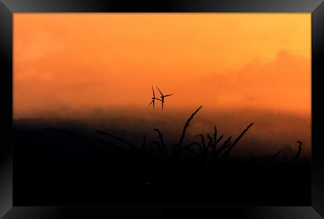 MISTY MORN Framed Print by keith sutton