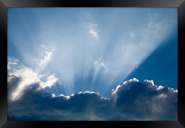Heavenly rays Framed Print by Ian Middleton