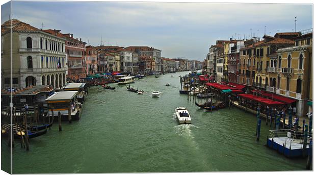 Rialto Bridge Venice Canvas Print by Oliver Walton