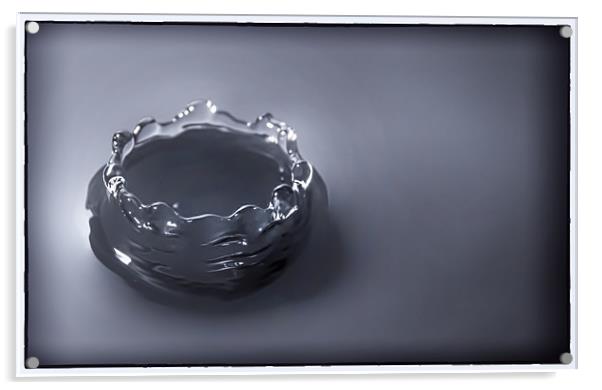 Water Crown Acrylic by Ian Cocklin