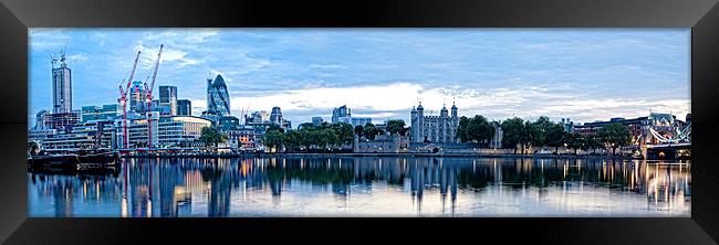 Thames Panoramic View Framed Print by peter tachauer