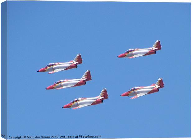 Top Gun in the air Canvas Print by Malcolm Snook