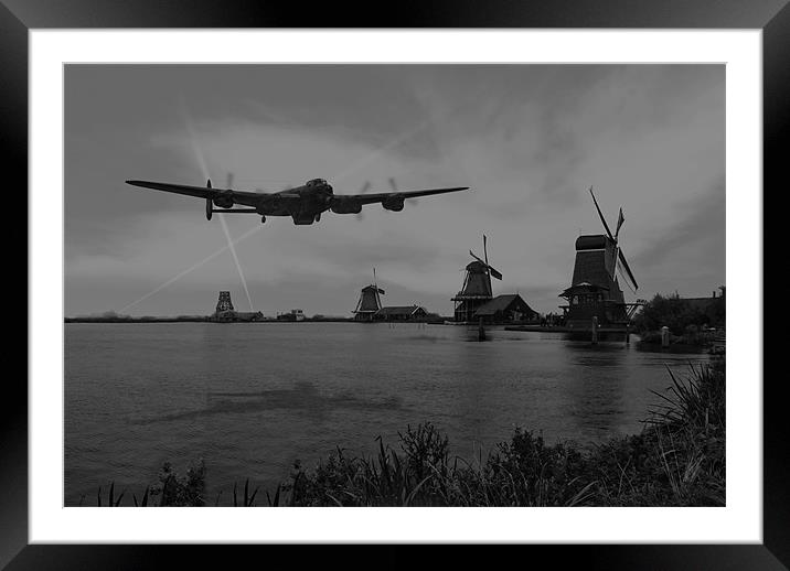 T for Tommy, black and white version Framed Mounted Print by Gary Eason