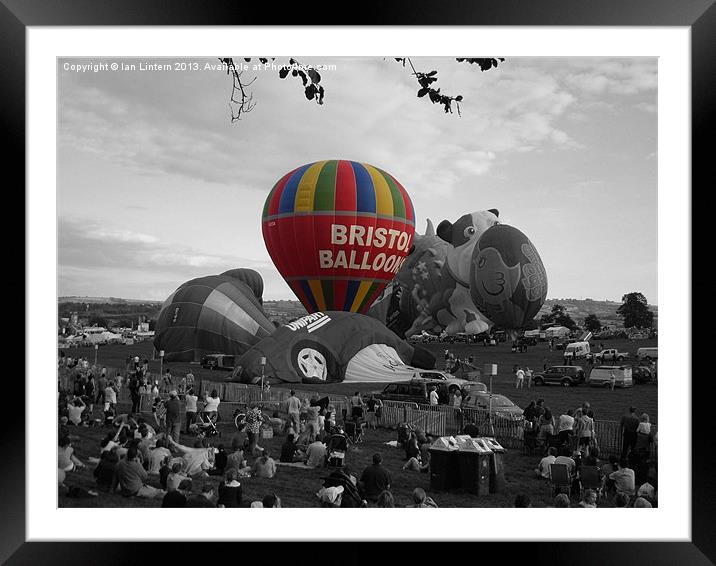 Balloon Fiesta Framed Mounted Print by Ian Lintern
