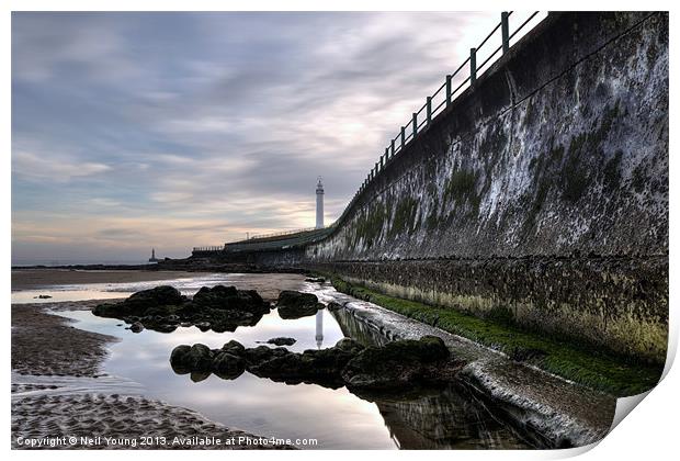 Seaburn Lighthouse at lowtide Print by Neil Young