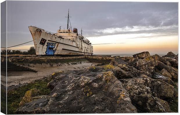 DUKE OF LANCASTER Canvas Print by Shaun Dickinson