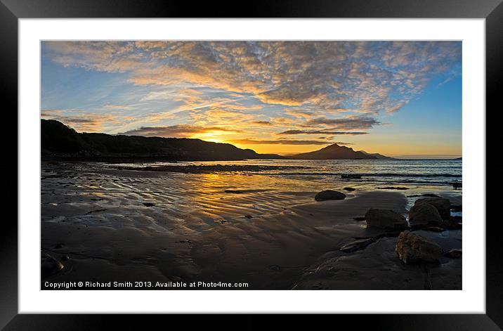 Ben Tianavaig from Braes beach Framed Mounted Print by Richard Smith