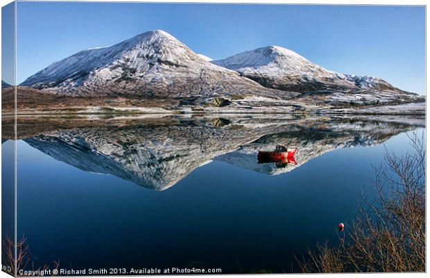 Loch Scavaig winter reflections Canvas Print by Richard Smith