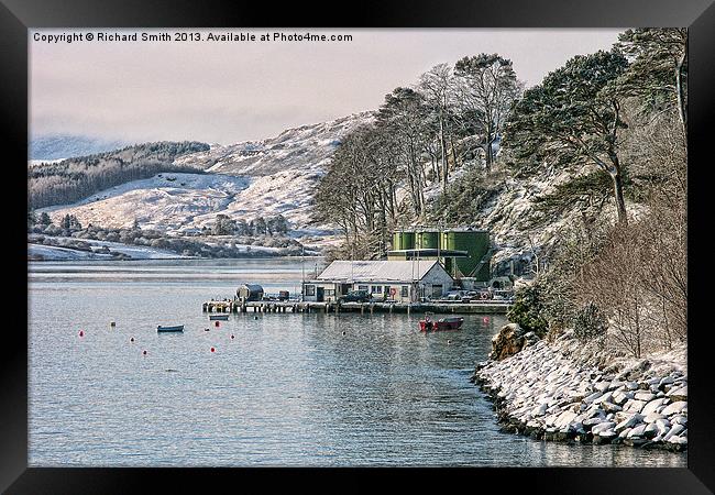 The end of Portree pier Framed Print by Richard Smith