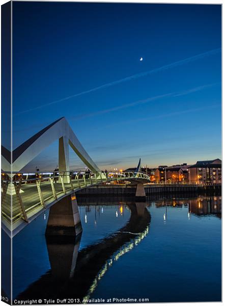 The Squiggly Bridge,Broomielaw,Glasgow at Dusk Canvas Print by Tylie Duff Photo Art