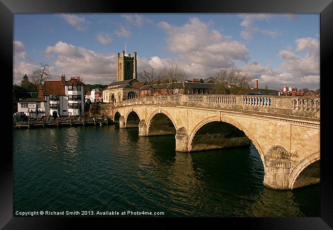 Henley Bridge and the Angel Framed Print by Richard Smith