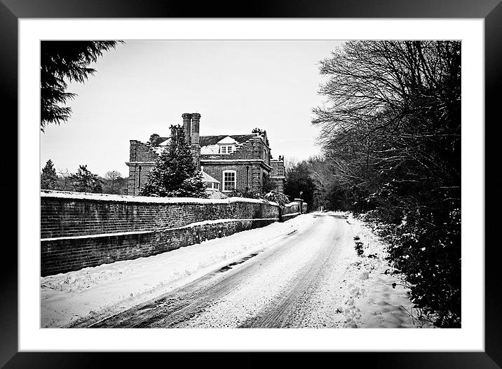 Country house in the snow Framed Mounted Print by Robin East