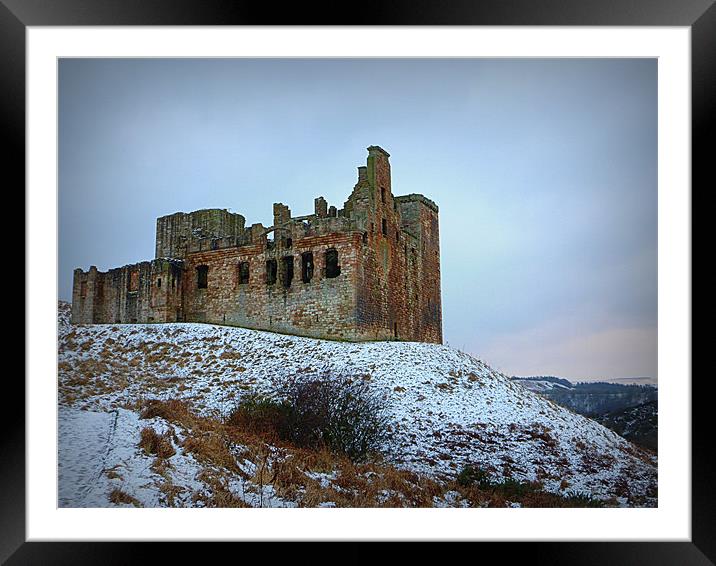 stone cold crichton castle Framed Mounted Print by dale rys (LP)