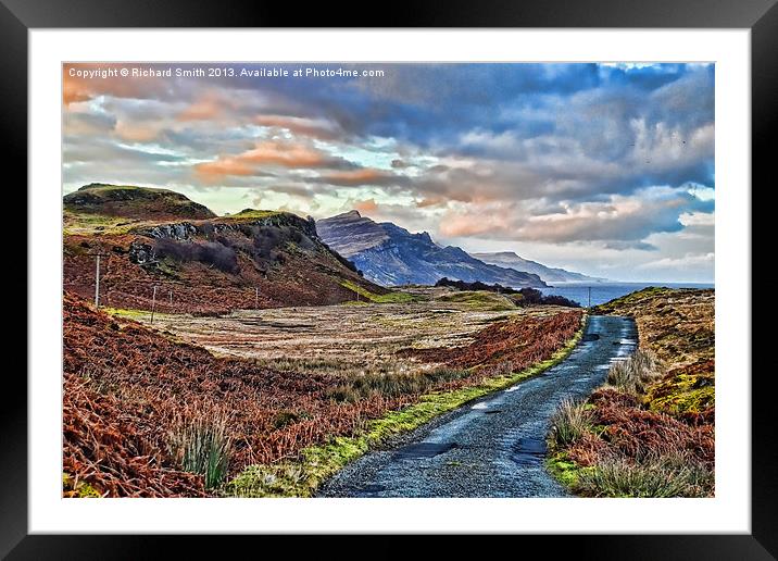 The B883 Braes road above Balmeanach. Framed Mounted Print by Richard Smith