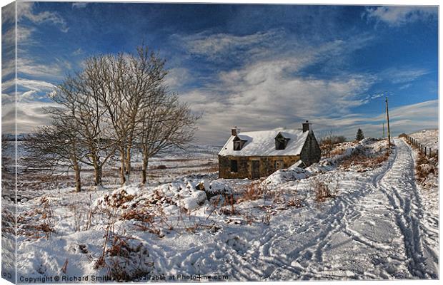 Derelict cottage in the snow Canvas Print by Richard Smith