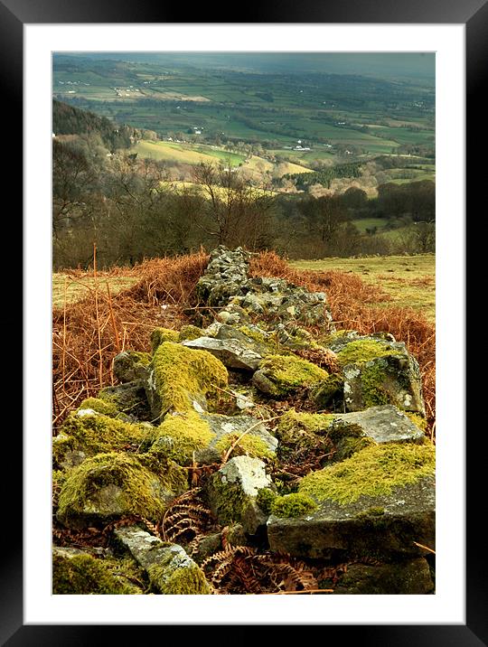 ride the snake brecon beacons uk Framed Mounted Print by simon powell