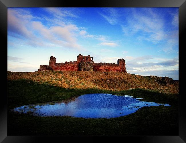 ice cold tantallon castle 2 Framed Print by dale rys (LP)
