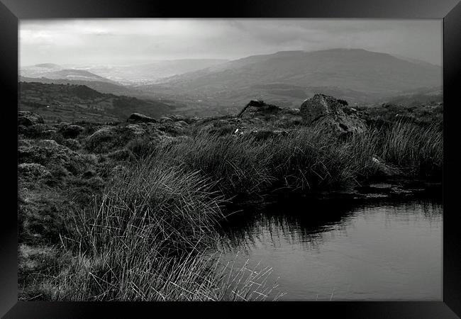 the black mountains brecon beacons wales Framed Print by simon powell