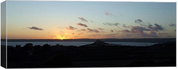 Sunset  on St Michaels Mount Canvas Print by Carol Young