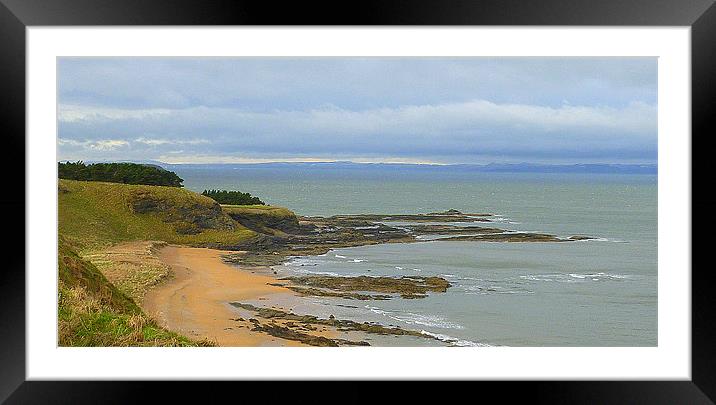 NORTH BERWICK BEACH Framed Mounted Print by dale rys (LP)