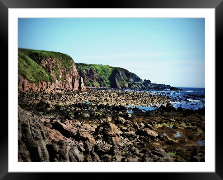beach of stonehaven Framed Mounted Print by dale rys (LP)