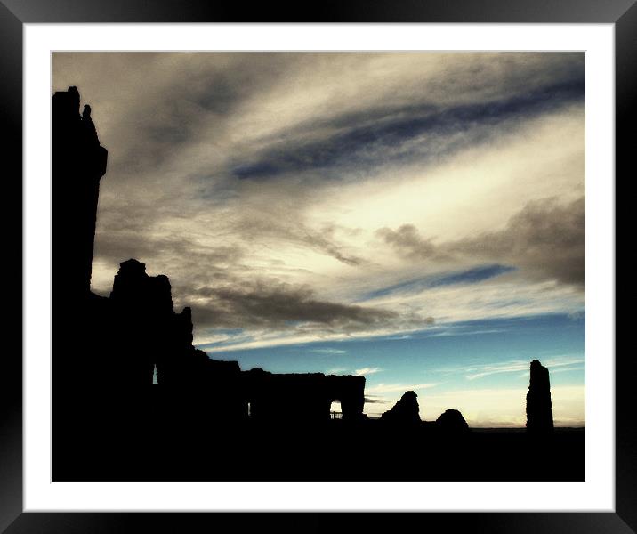 sky over tantallon castle Framed Mounted Print by dale rys (LP)