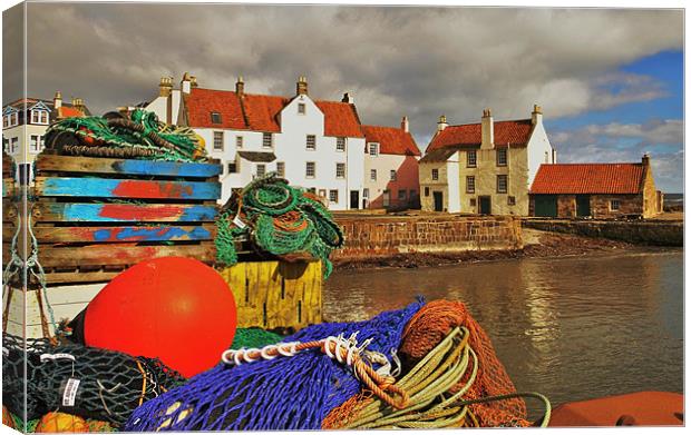 The Gyles - Pittenweem Canvas Print by Bob Legg