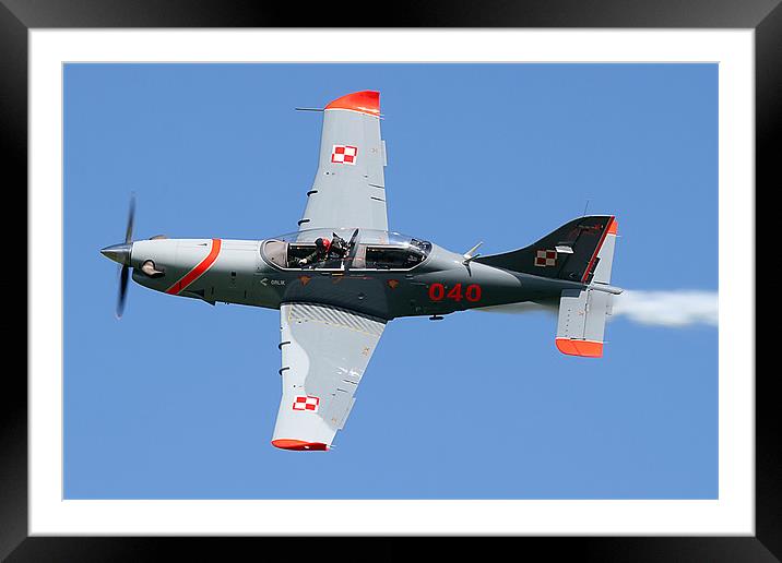 Team orlik solo topside Framed Mounted Print by Rachel & Martin Pics