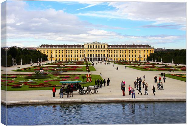 Schonbrunn Palace and gardens, Vienna, Austria Canvas Print by Linda More