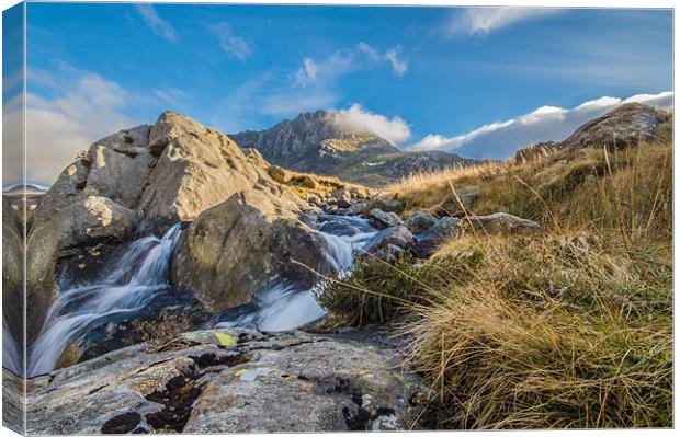 Tryfan in the clouds Canvas Print by Phil Tinkler