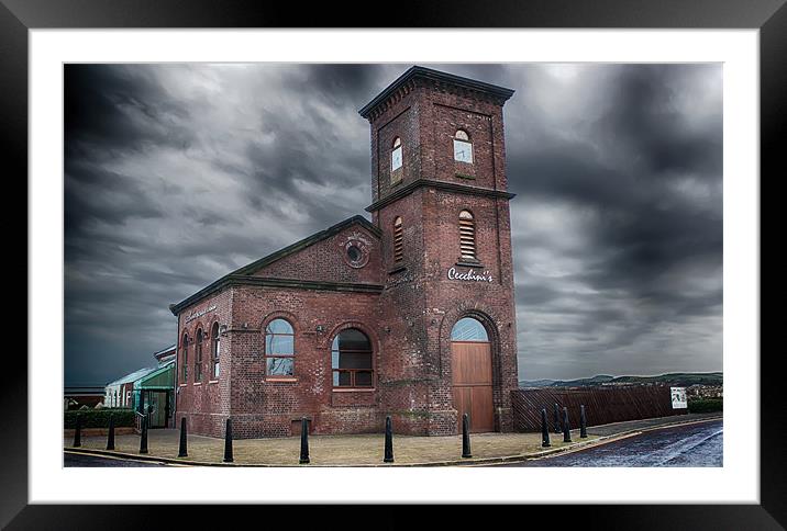 The old pump house Framed Mounted Print by Sam Smith