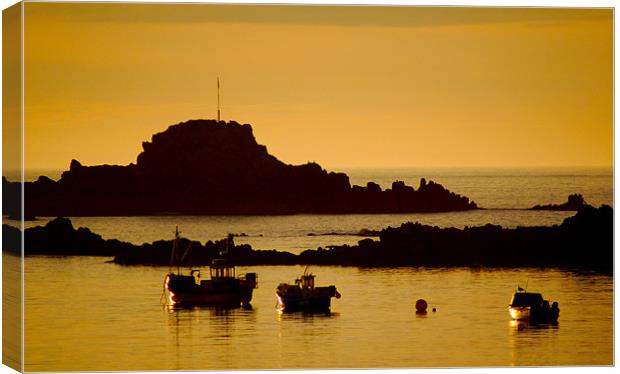 Cobo Bay Sunset Guernsey Canvas Print by Tracey Selby