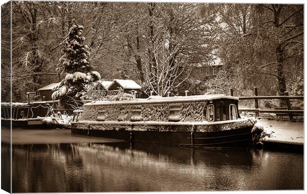 Frozen Narrowboat, Kintbury, Berkshire, England, U Canvas Print by Mark Llewellyn